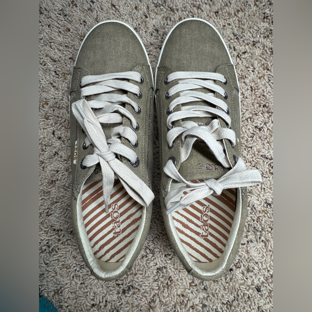 Taos Star Canvas Tan Comfort Walking Shoes Sneakers Womens Size 10